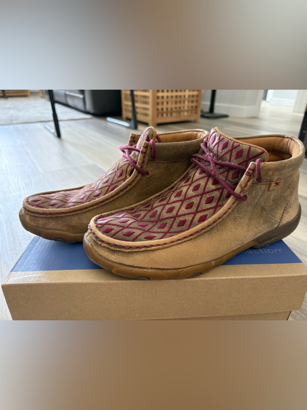 WOMENS TWISTED X BOMBER LEATHER LACE-UP DRIVING MOCCASINS w/Burgundy Pattern